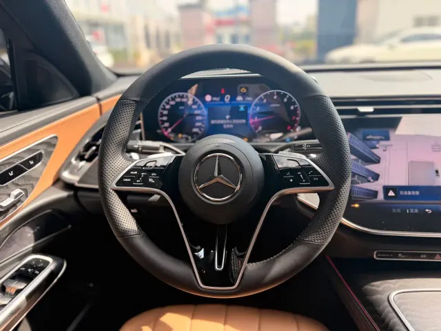 Mercedes-Benz E-Class — Фото автомобиля 20