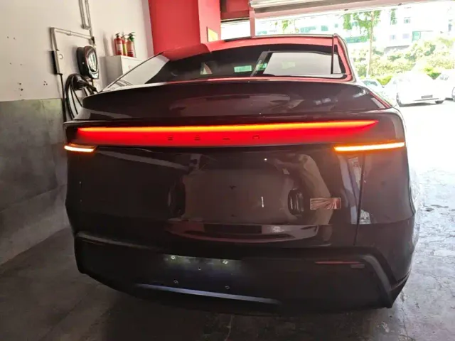 Tesla Model Y — Фото автомобиля 5
