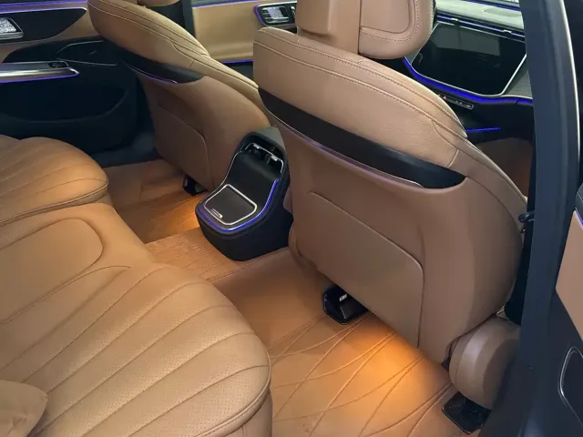 Mercedes-Benz E-Class — Фото автомобиля 11