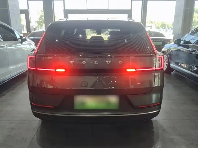 Volvo XC70 Plug-in Hybrid — Фото автомобиля 5