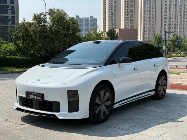 Фотография автомобиля — Li Auto i6