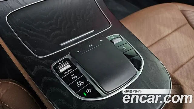 Mercedes-Benz E-Class — Фото автомобиля 28