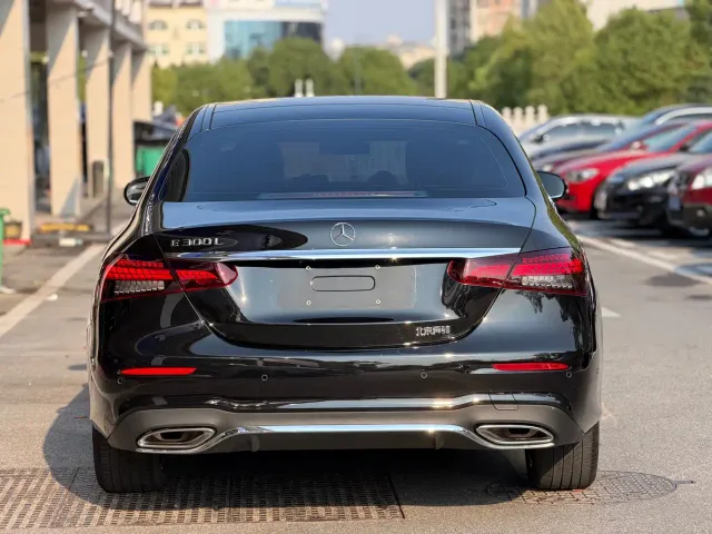 Mercedes-Benz E-Class — Фото автомобиля 6