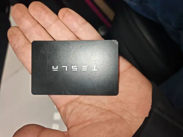 Tesla Model Y — Фото автомобиля 8