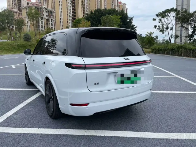 Li Auto L9 — Фото автомобиля 9