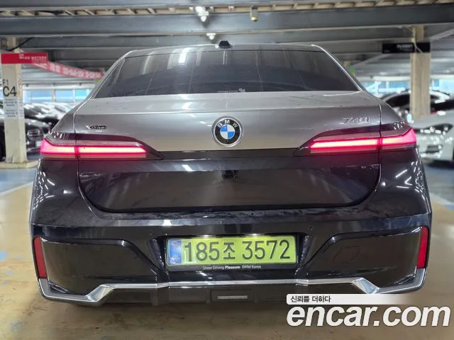 BMW 7-Series 7 серия (G70) 740i xDrive M Sport — Фото автомобиля 4