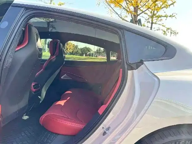 Xiaomi SU7 — Фото автомобиля 5
