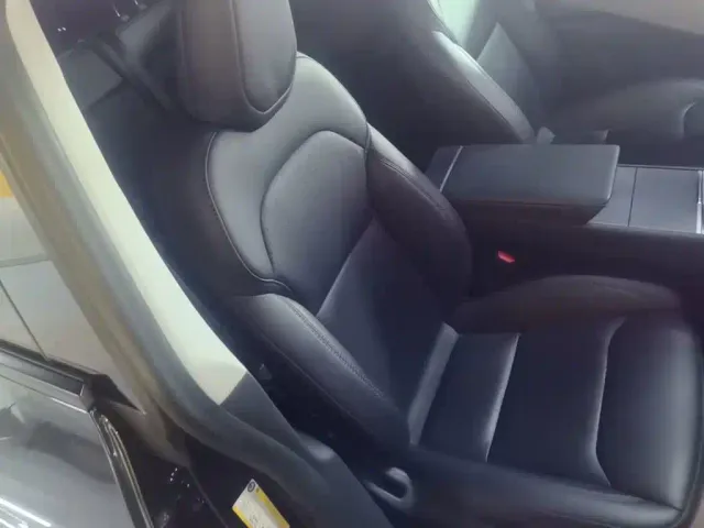 Tesla Model Y — Фото автомобиля 24