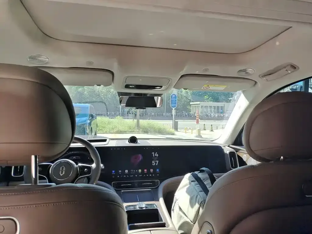 AITO Wenjie AITO M9 2025 Extended Range Ultra 52kWh 6-Seater — Фото автомобиля 14