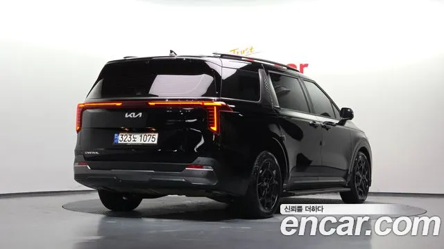 Kia Carnival Generation 4 — Фото автомобиля 2