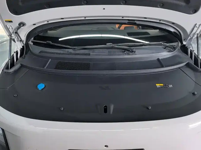 Li Auto i8 — Фото автомобиля 10