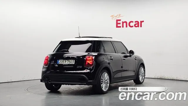 Mini Cooper Cooper 5 дверей Classic Plus — Фото автомобиля 2