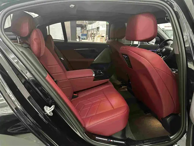BMW 5 Series — Фото автомобиля 15