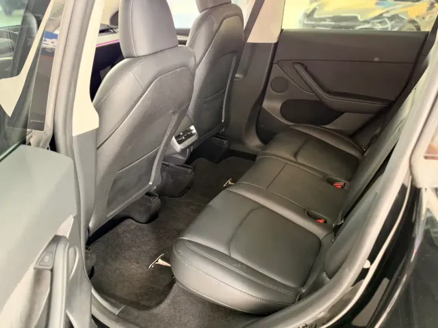 Tesla Model Y — Фото автомобиля 8