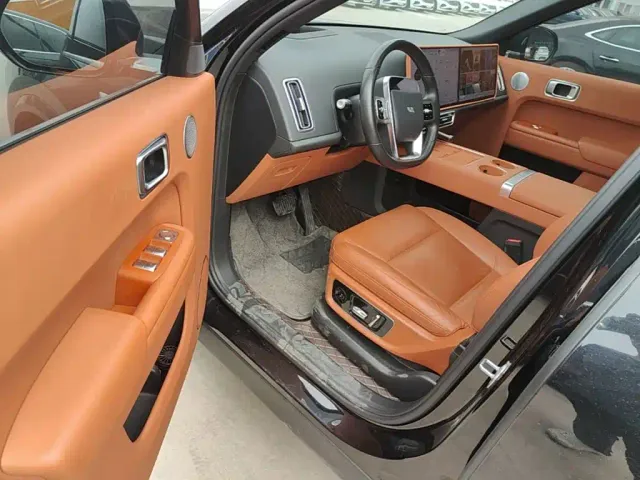 Li Auto L8 — Фото автомобиля 15