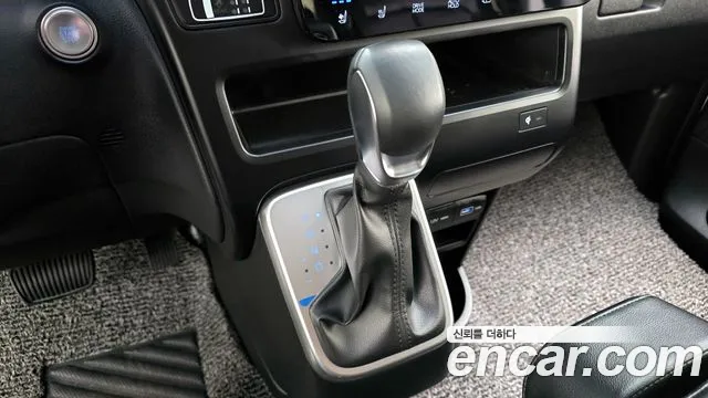 Hyundai Staria Staria 4WD Tourer 9 мест — Фото автомобиля 9