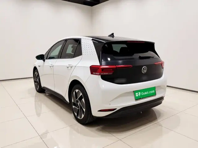 Volkswagen ID.3 — Фото автомобиля 4