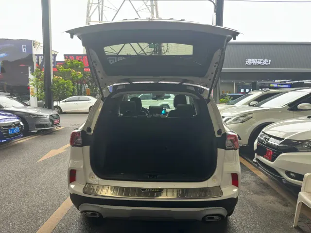 Ford Escape — Фото автомобиля 6