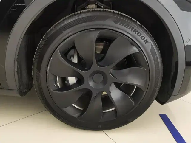 Tesla Model Y — Фото автомобиля 6