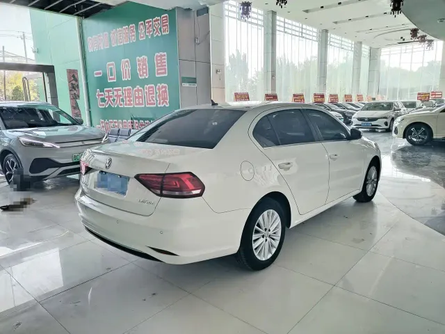 Volkswagen Lavida — Фото автомобиля 12
