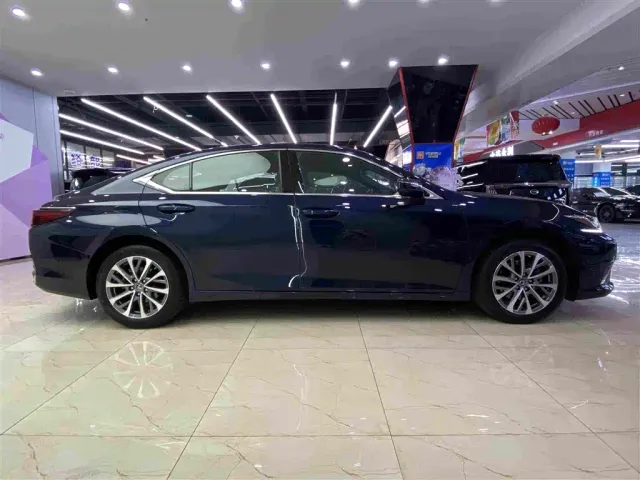 Lexus ES — Фото автомобиля 15