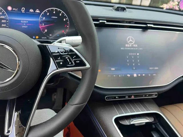 Mercedes-Benz E-Class — Фото автомобиля 18