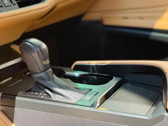 Lexus ES — Фото автомобиля 17