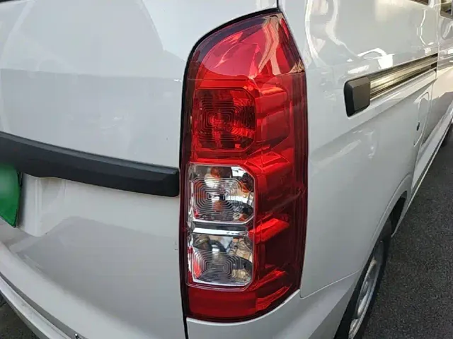 Wuling Hongguang V — Фото автомобиля 7