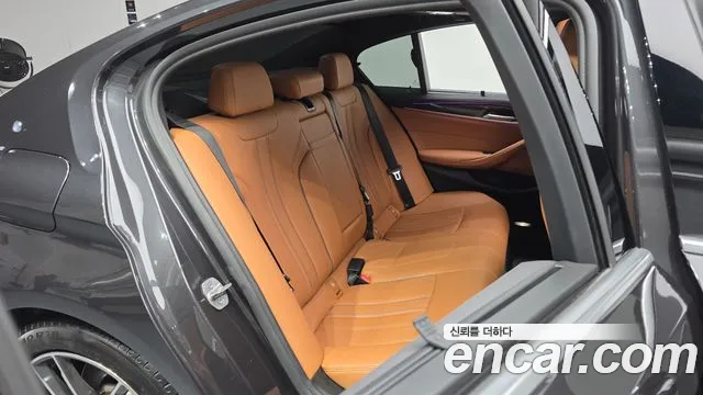 BMW 5-Series — Фото автомобиля 12