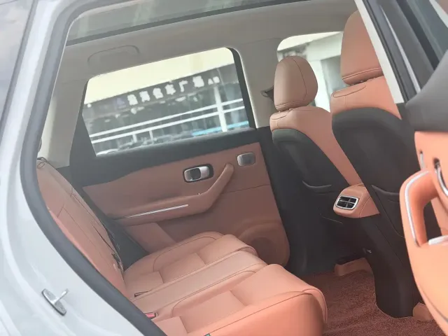 Leapmotor C10 — Фото автомобиля 11