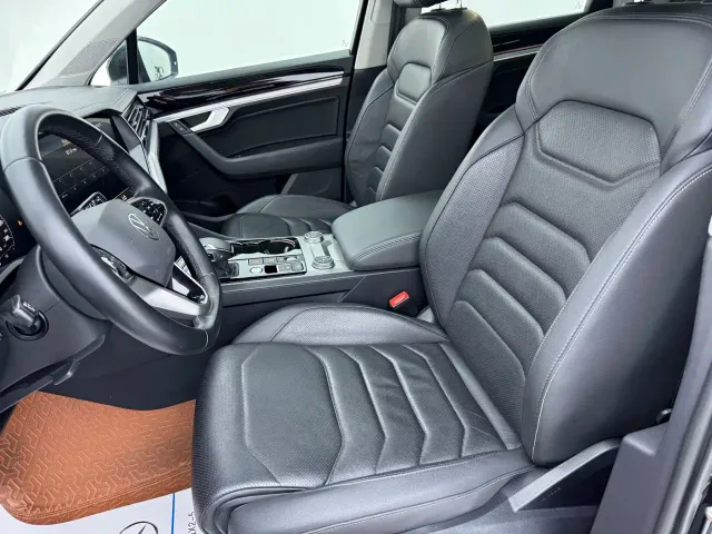 Volkswagen Touareg — Фото автомобиля 12