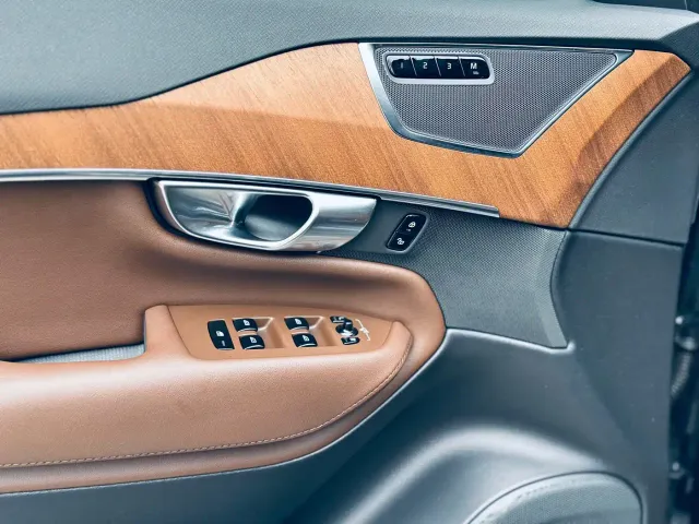 Volvo XC90 — Фото автомобиля 12