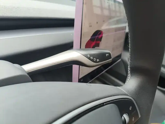 Tesla Model 3 — Фото автомобиля 13