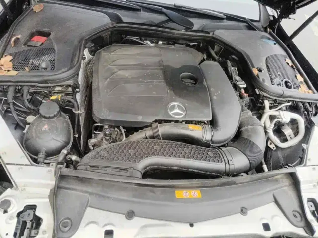 Mercedes-Benz E-Class — Фото автомобиля 3