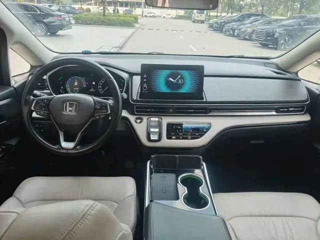 Honda Elysion — Фото автомобиля 6