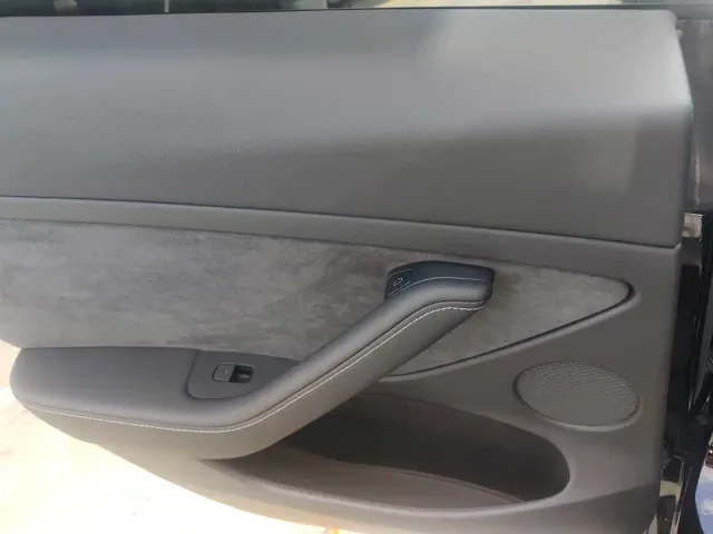 Tesla Model 3 — Фото автомобиля 11