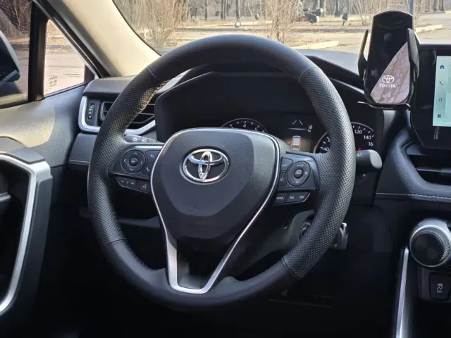 Toyota RAV4 — Фото автомобиля 11
