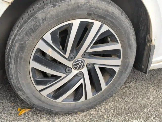 Volkswagen Lavida — Фото автомобиля 6