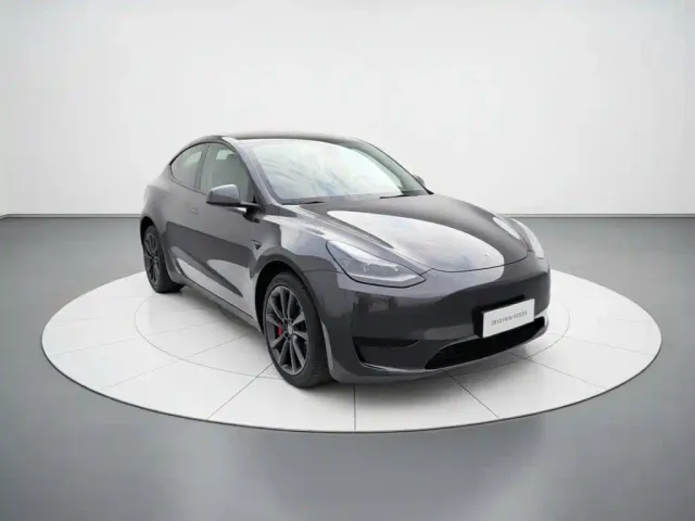 Tesla Model Y — Фото автомобиля 3
