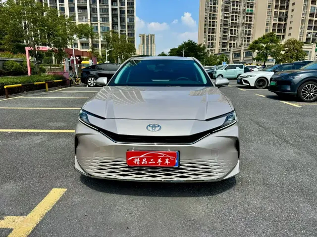 Toyota Camry — Фото автомобиля 2