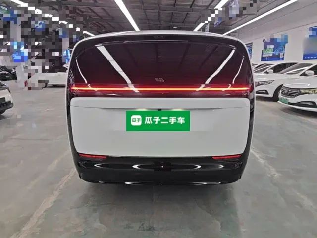 Li Auto MEGA — Фото автомобиля 5