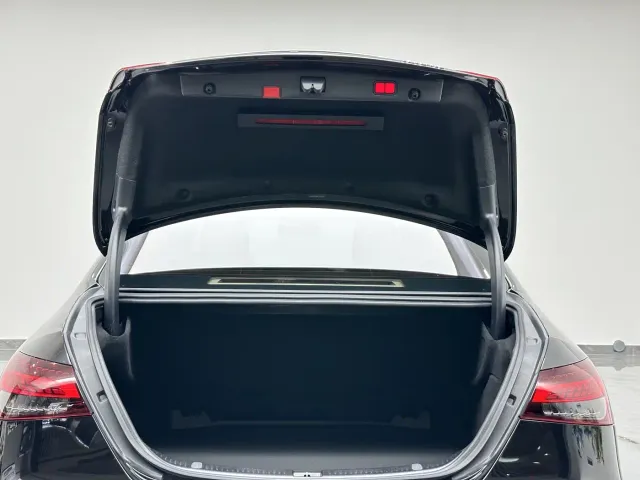 Mercedes-Benz E-Class — Фото автомобиля 28
