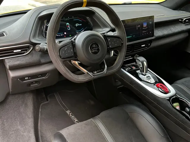Lotus Emira — Фото автомобиля 10