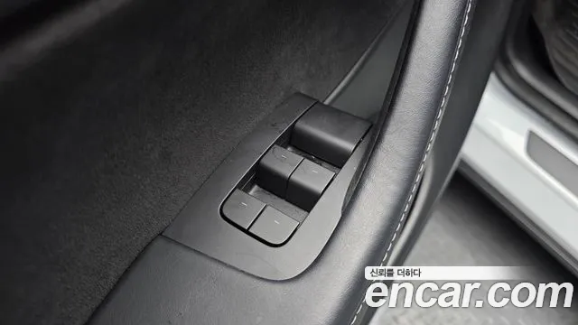 Tesla Model Y — Фото автомобиля 26