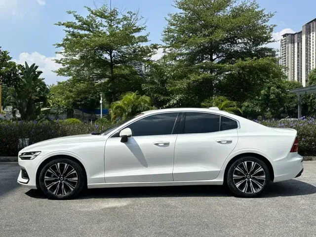 Volvo S60 — Фото автомобиля 3
