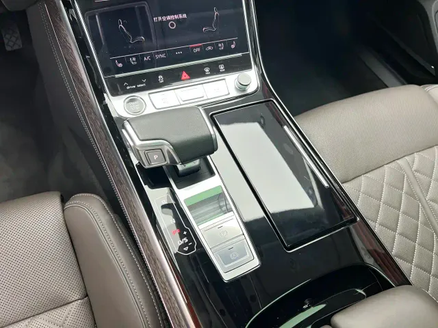 Audi A8 — Фото автомобиля 14