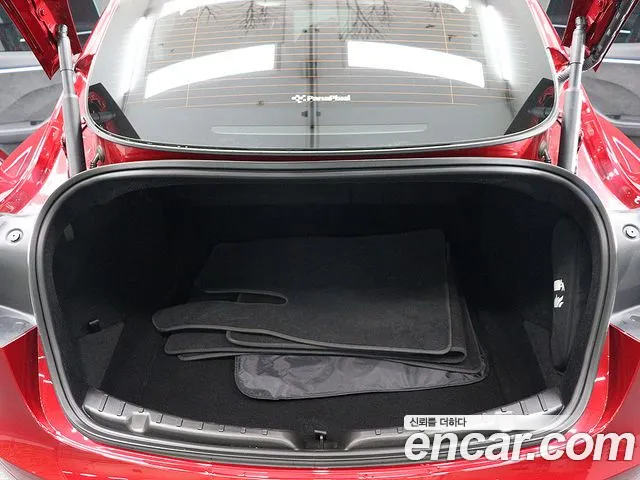 Tesla Model 3 — Фото автомобиля 5