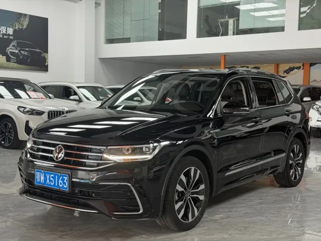 Фотография автомобиля — Volkswagen Tiguan L