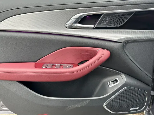 Hongqi H5 — Фото автомобиля 10