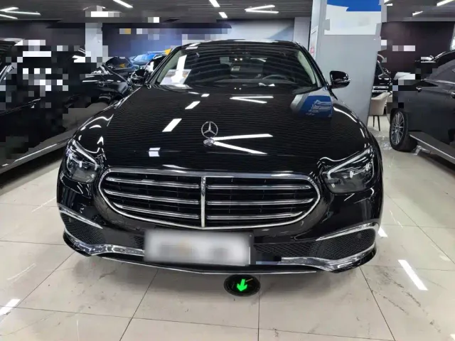 Mercedes-Benz E-Class — Фото автомобиля 2